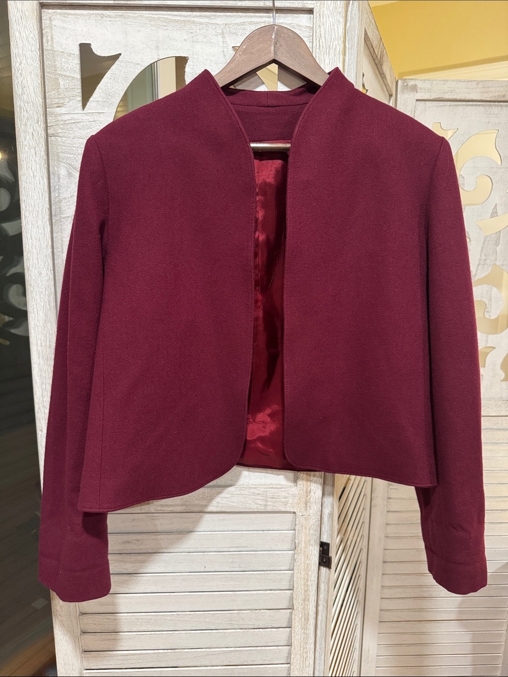 Cropped Open-Front Blazer in Burgundy